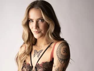 WebCAM of LavenderLiv18